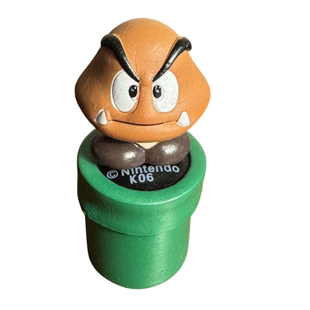 Nintendo K06 Goombas figure 2006 Super Mario Brothers